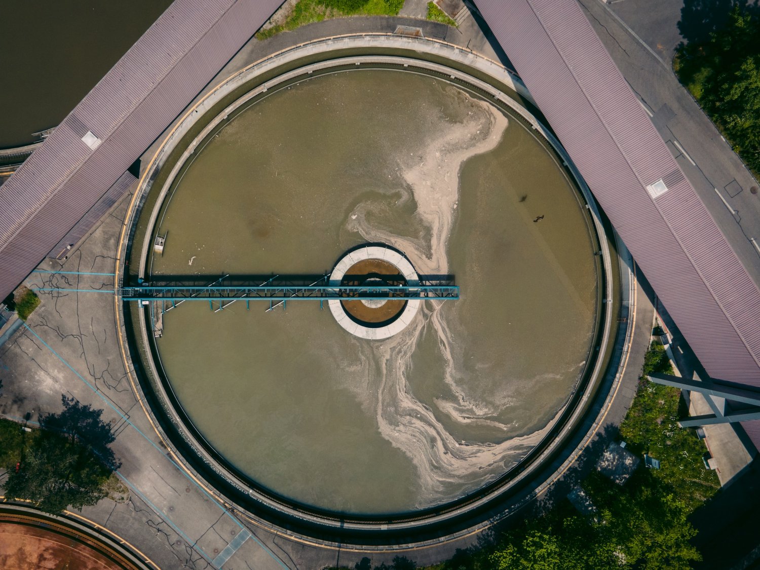 Waste water pollutes the ocean